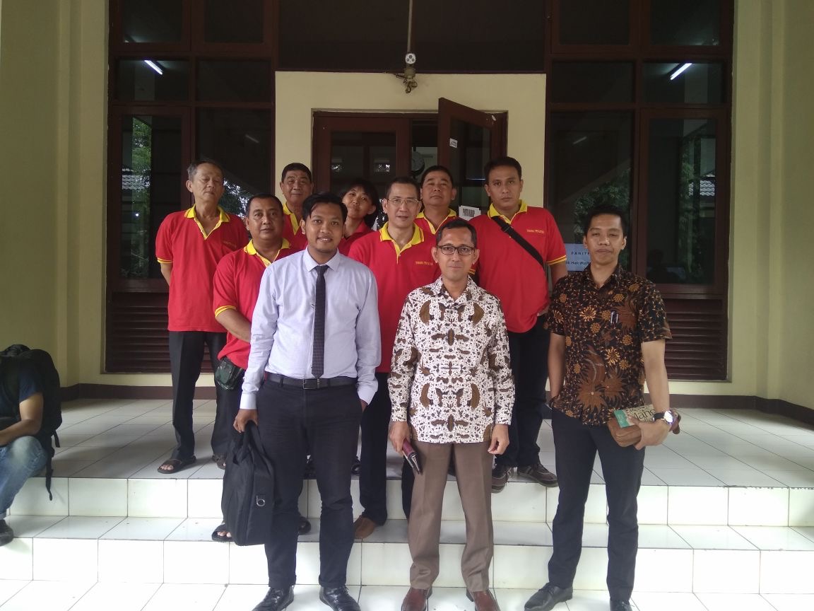 Sebagai penasihat hukum dalam sengketa tata usaha negara